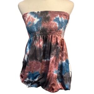 Strapless summer top with elastic waist bottom